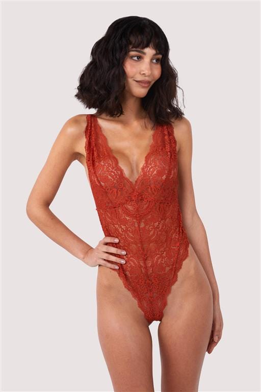 A little red never hurt nobody❤️😍 Lace Bodysuits available in